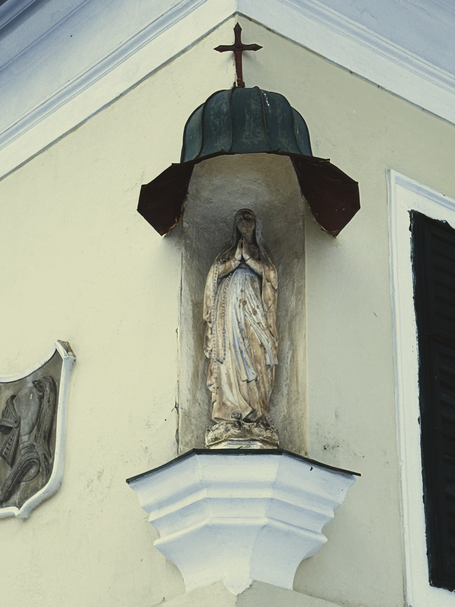 Historische Marienstatue am Schloss Mühlhof