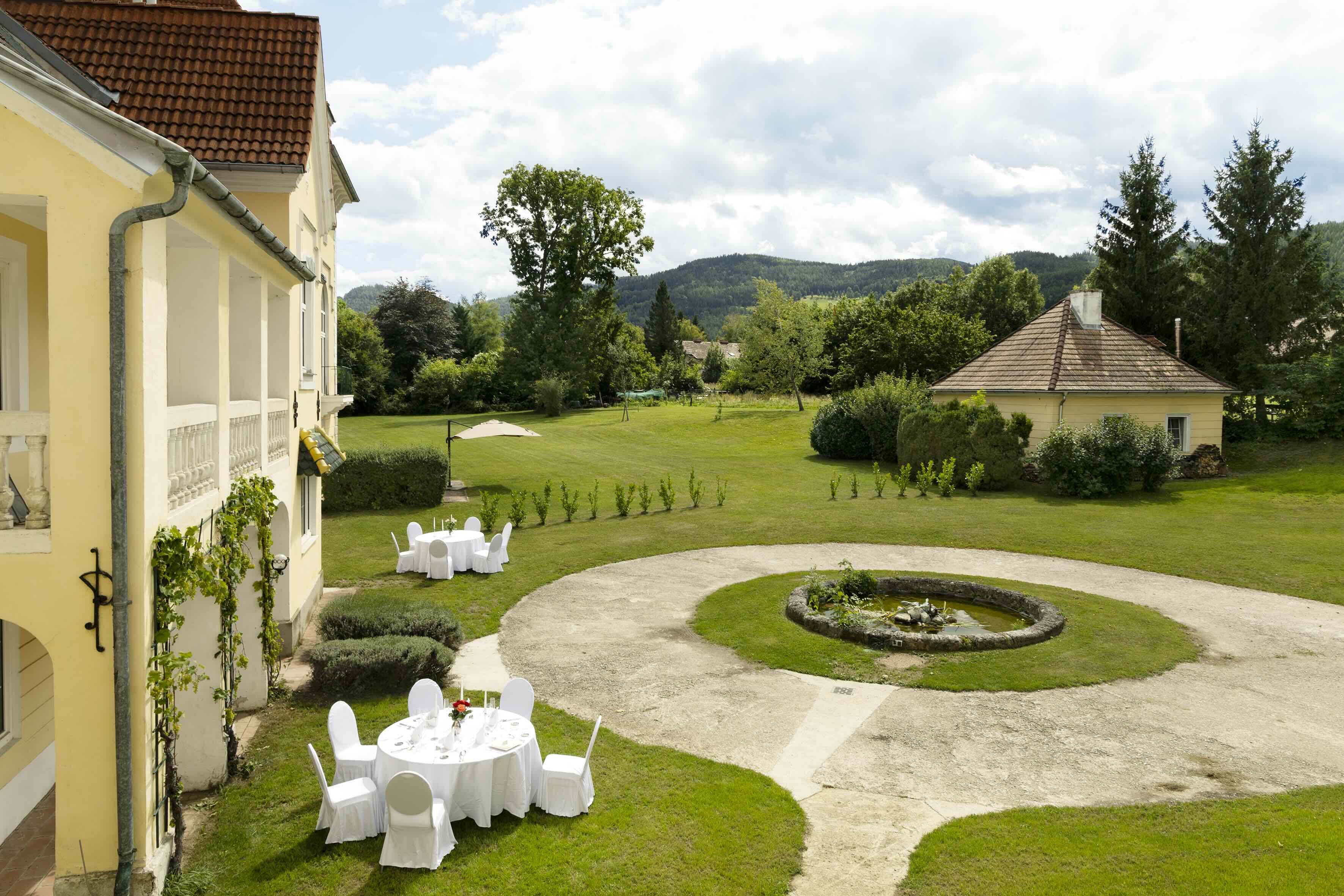 Driveway and forecourt